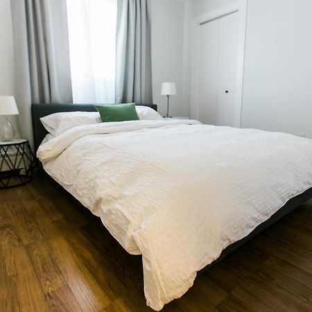 Cozy 2-Bedroom Condo Near Downtown, With Laundry, Parking, Balcony YYC Dış mekan fotoğraf